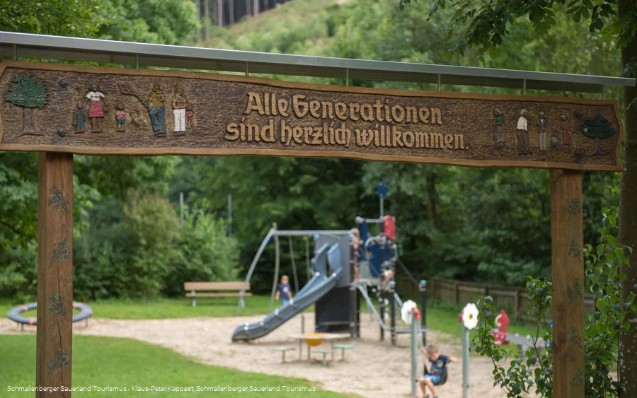 Mehrgenerationen-Spielplatz bei Lenne
