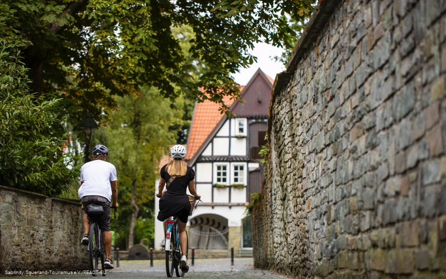 Radfaher im Soester Stadtkern