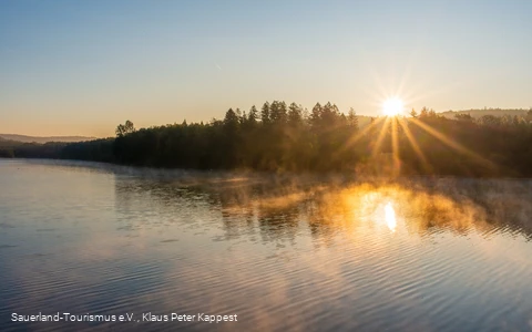 Morgennebel über dem Möhnesee