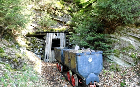 Stolleneingang an der Goldspur Eimelrod