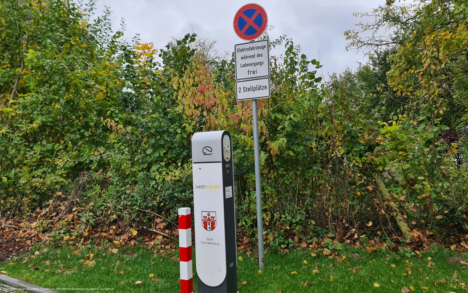E-Auto-Ladesäule am Holz- und Touristikzentrum Schmallenberg