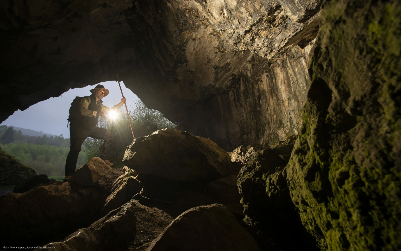 Waldrouen-Ranger in der Höhle