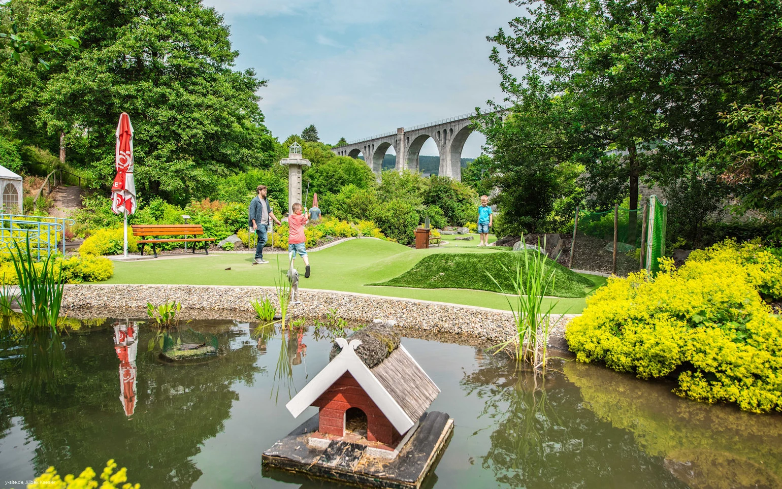 abenteuergolf-willingen-teich.jpg