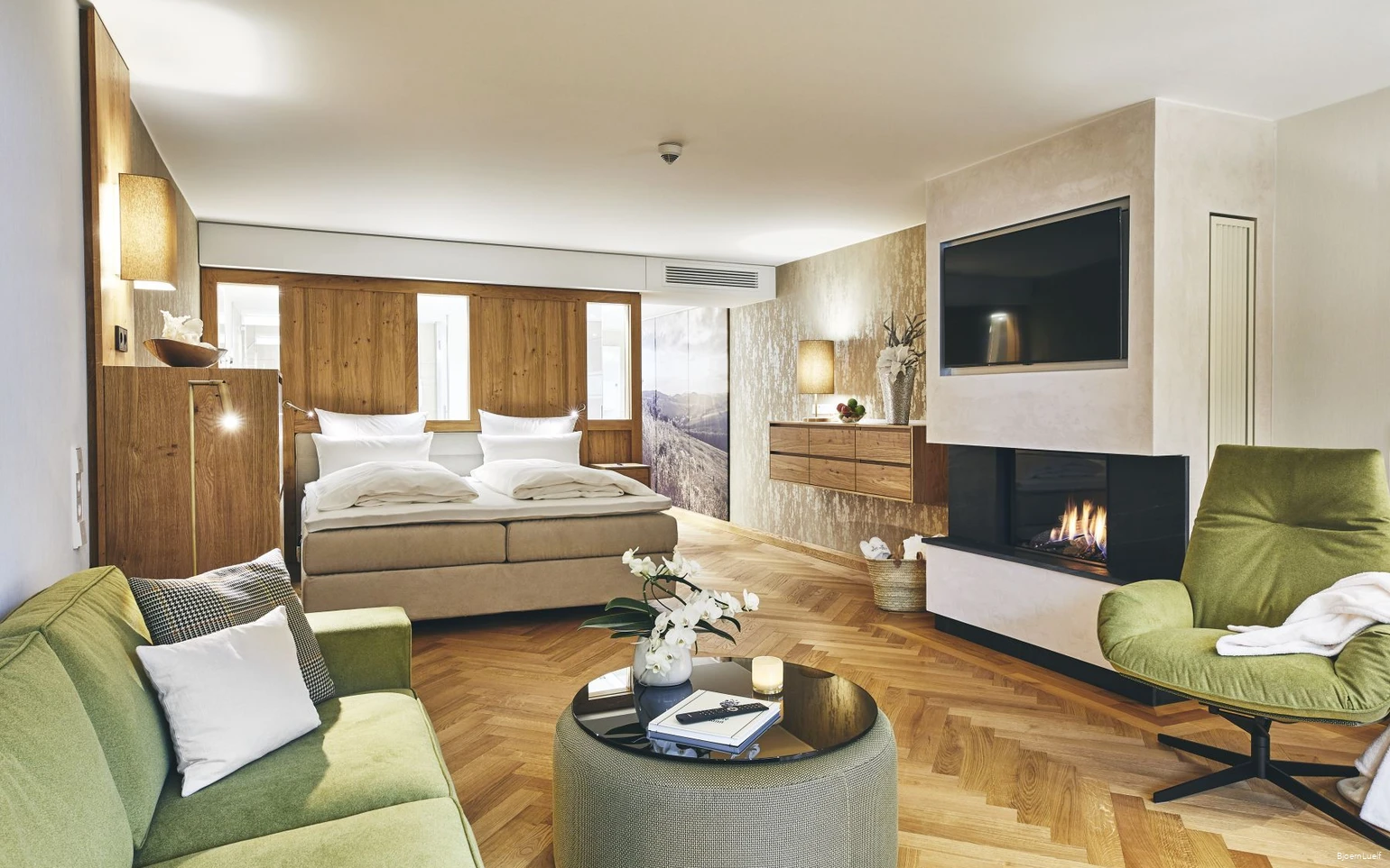 Hotel-Deimann-Room-Fireplace-Infrared-SaunaPhotoHotelDeimann-BjoernLuelf.jpg