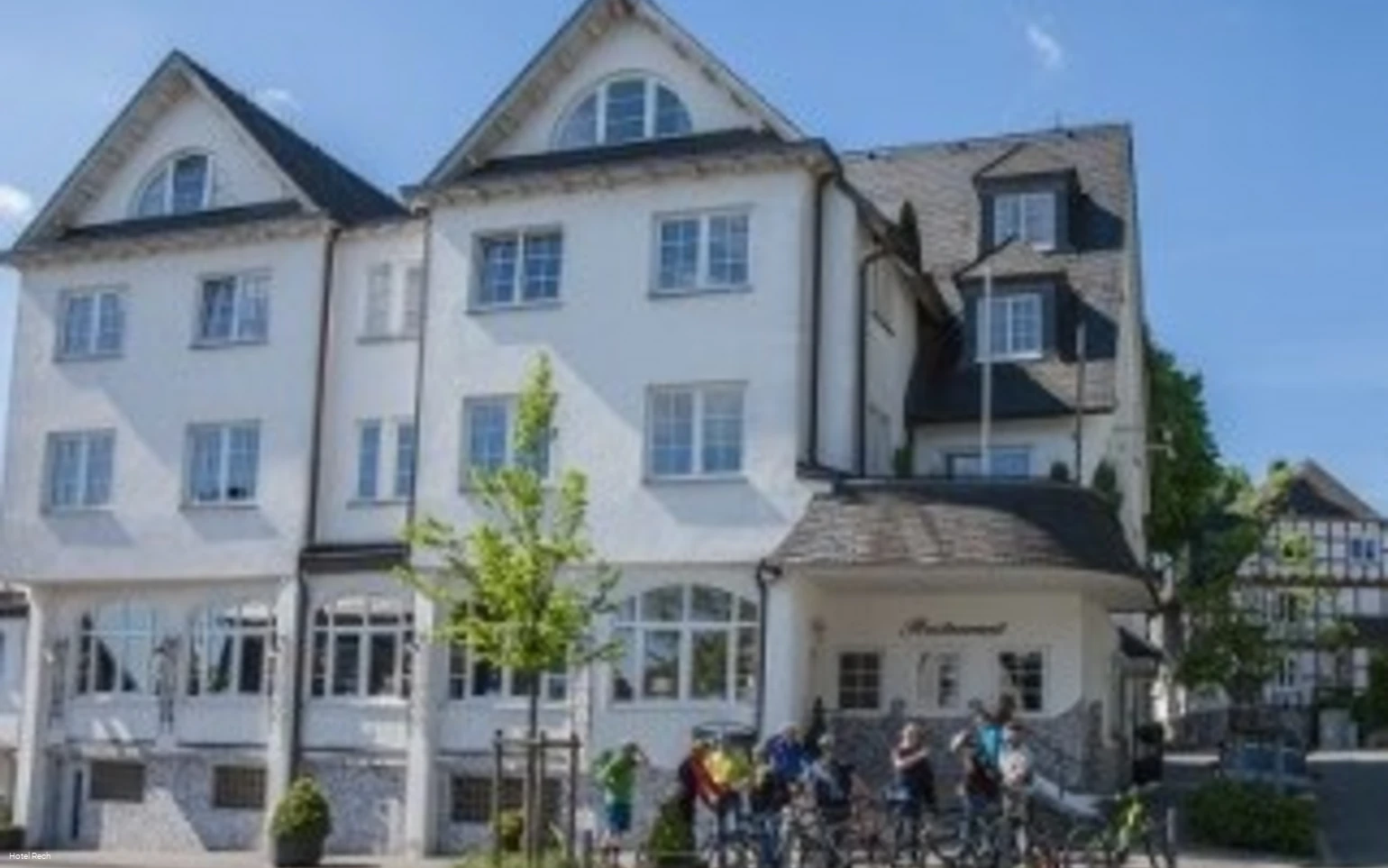 Hotel Rech Aussenansicht-17-122.jpg