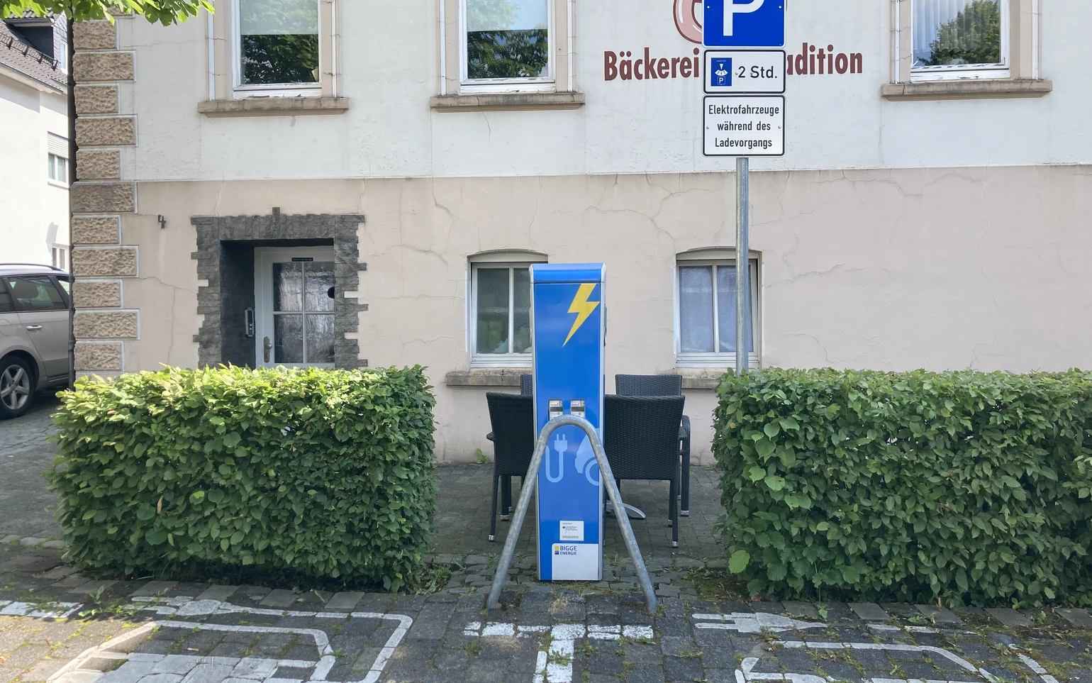 E Auto Ladestation Marktplatz.jpg