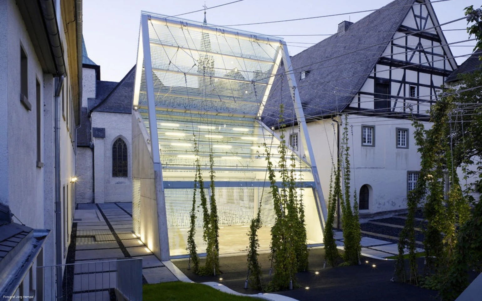 Lichthaus mit Hopfen