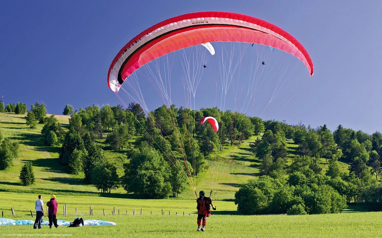 gleitschirmfliegen-willingen c) wolfgang-detemple-tourist-information-willingen.jpg