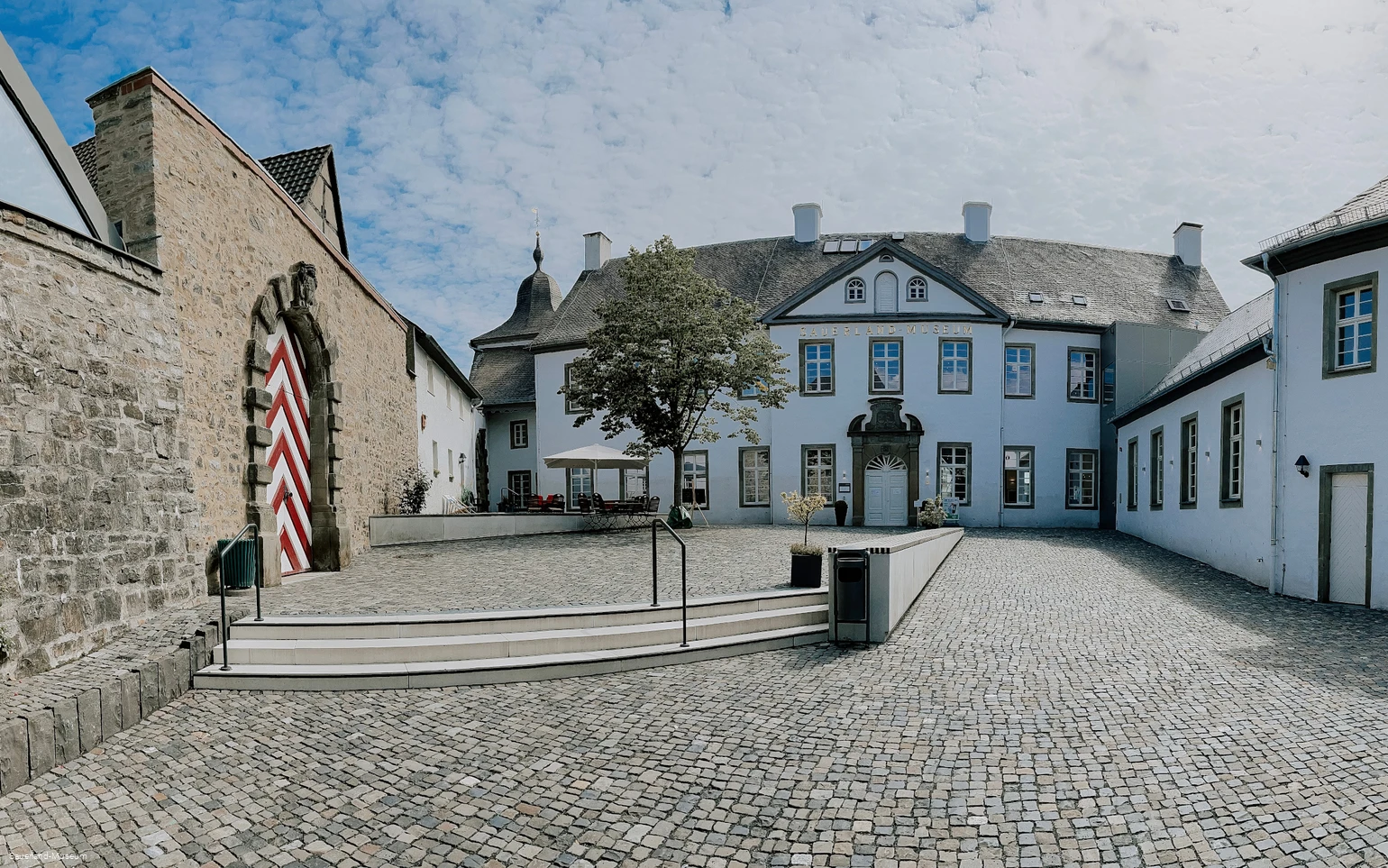 1_Sauerland-Museum_Museumshof.JPG