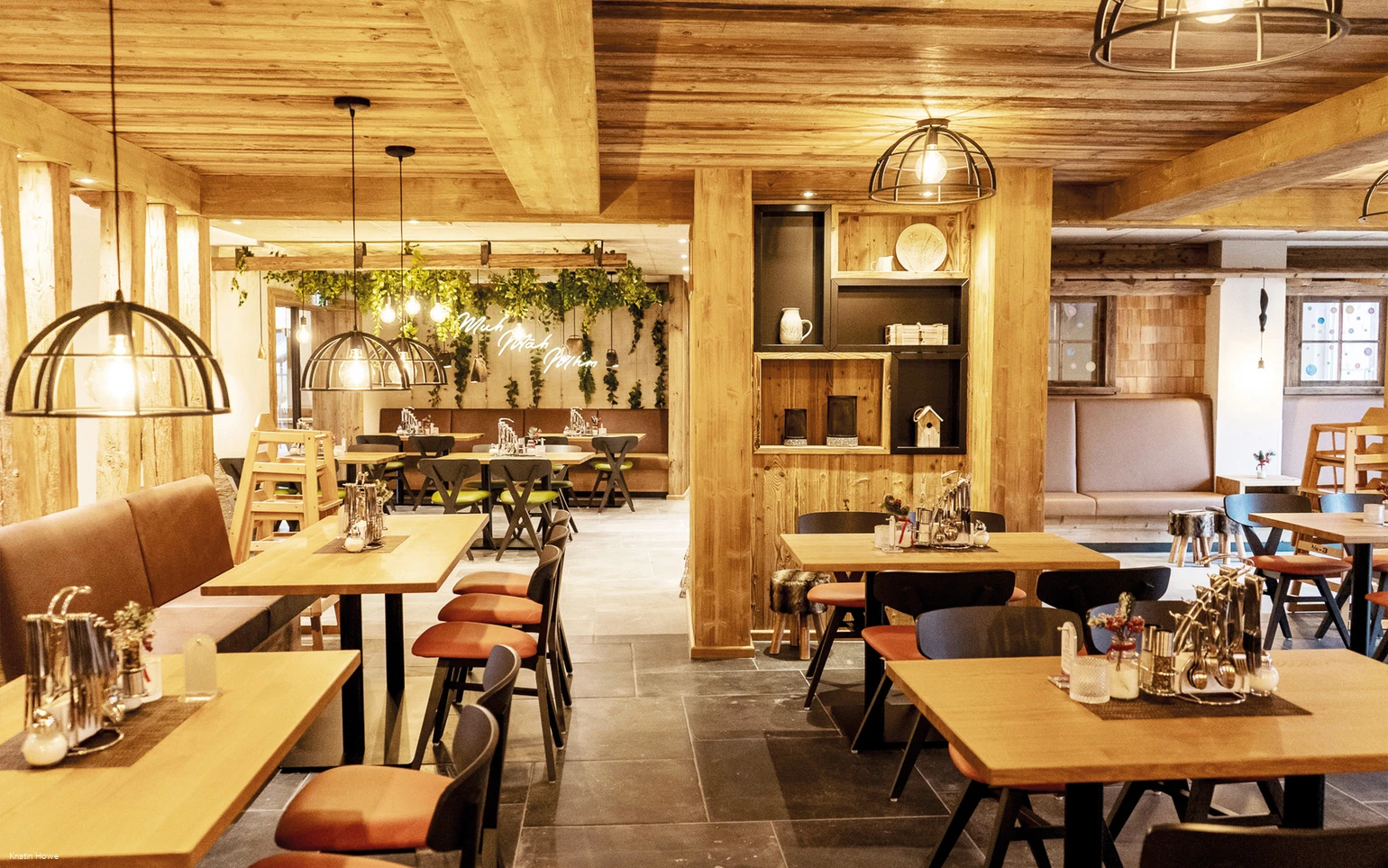 Kristin Howe-Sonnenpark-Restaurant.jpg