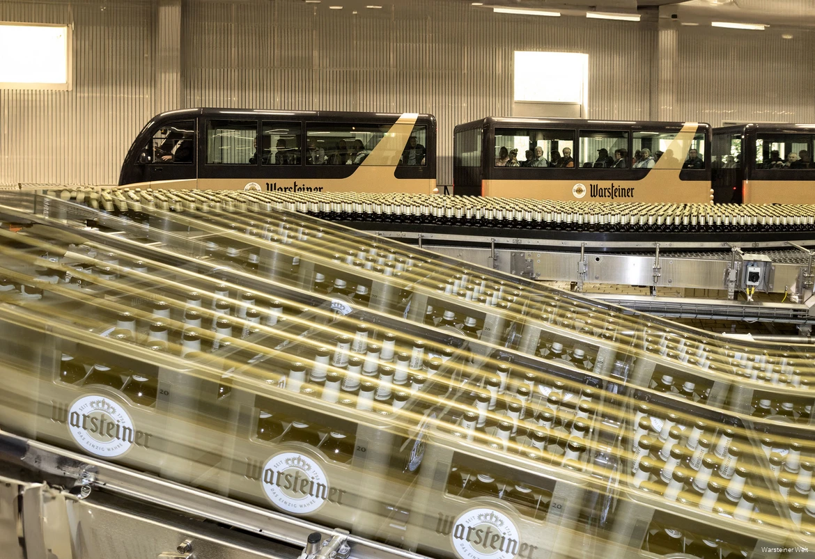 Besucherbahn in der Abfüllung Warsteiner Welt