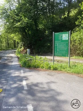 Infotafel rund um die Glör am Straßenrand