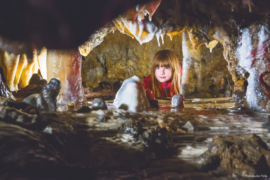 Reckenhöhle2 Girl looks at stalactites.