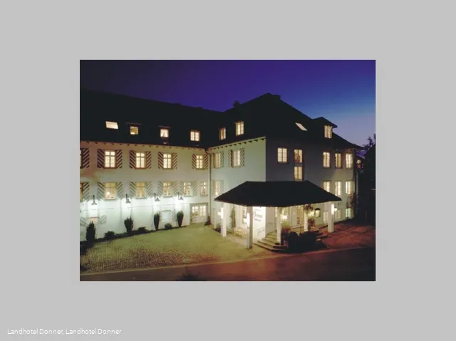 Landhotel Donner, beleuchtet, Aussenaufnahme