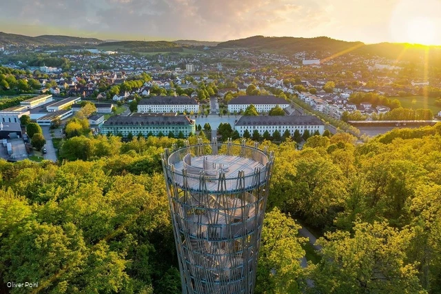 Hemer im Hintergrund