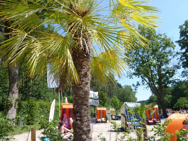 Biberbad Rüthen Palmenstrand mit Strandkörben Foto Stadt Rüthen Hötte.JPG