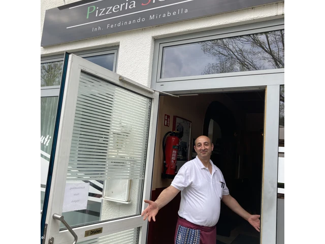 Pizzeria Sizilia mit Eigentürmer.jpg