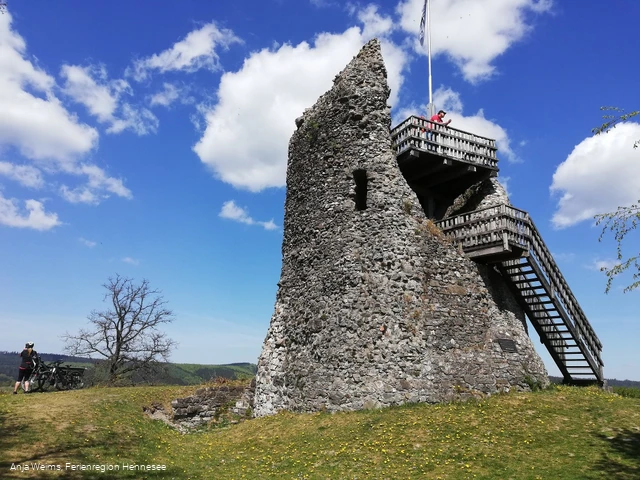 Burgruine Eversberg - Sommer