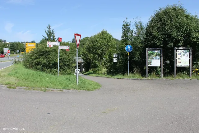 13 Parkplatz Gruß aus Richtung Hoppecke.JPG