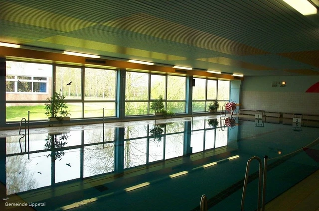 Schwimmbad rechts