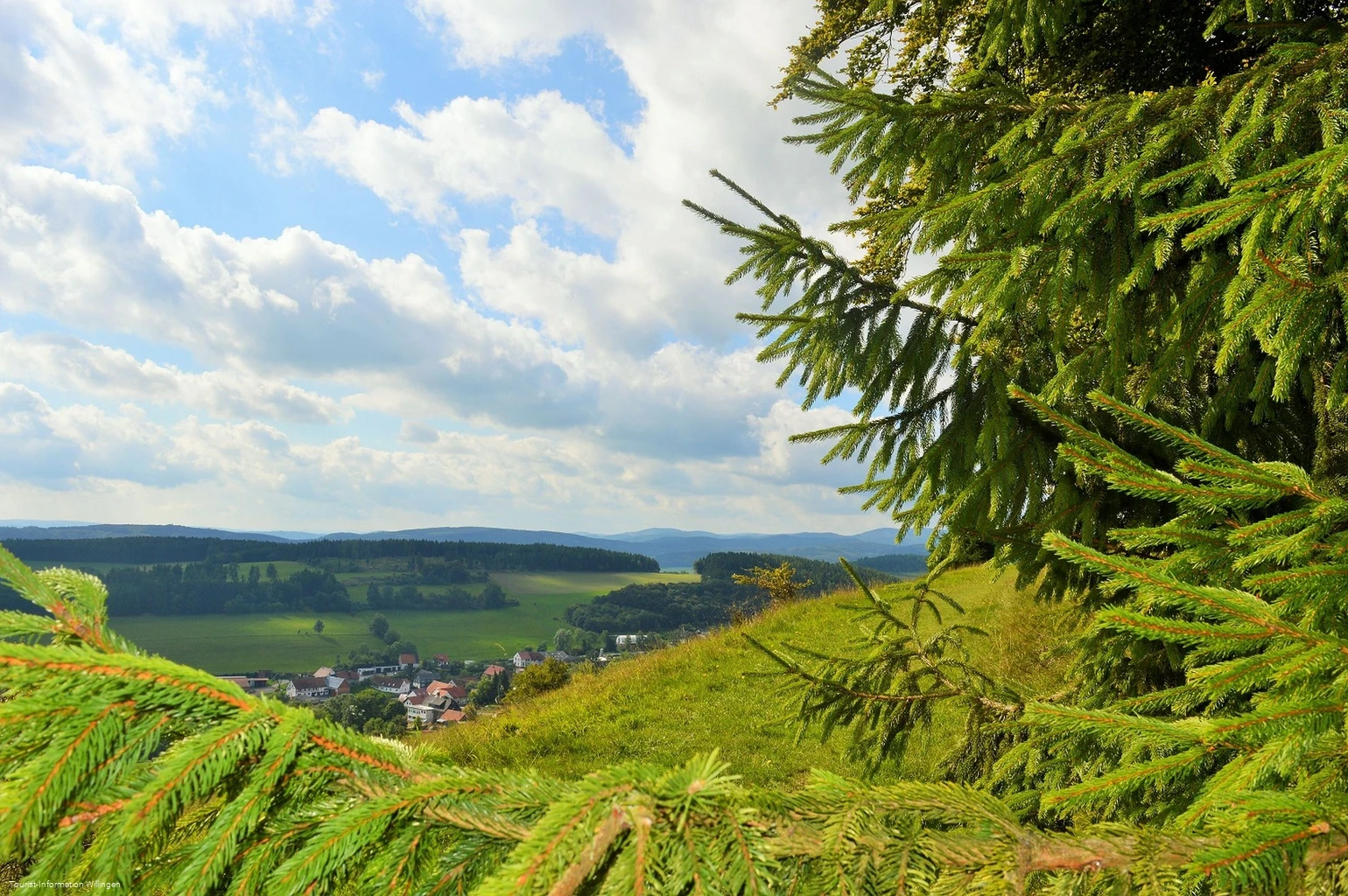 Geschichtspfad mit Blick auf Welleringhausen