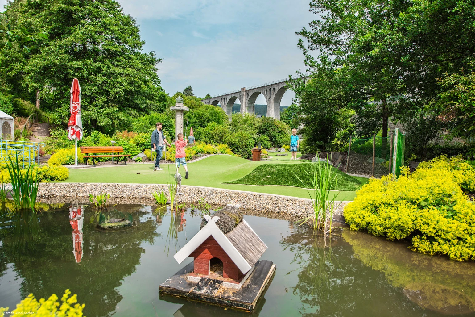 abenteuergolf-willingen-teich.jpg