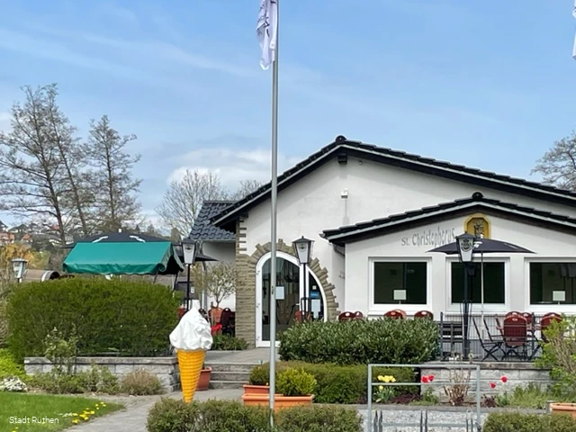 Eingangsbereich Café HenrichS Foto Stadt Rüthen (1).jpg Eingangsbereich Café HenrichS Foto Stadt Rüthen (1).jpg