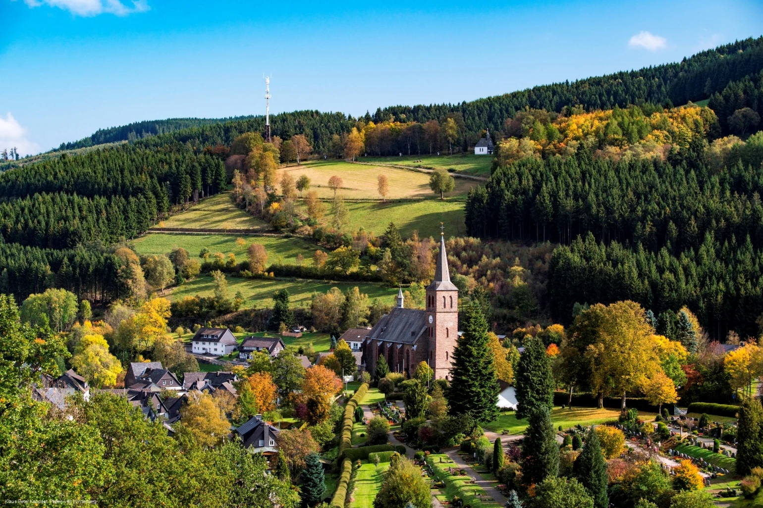 Dorfansicht Züschen mit Kirche