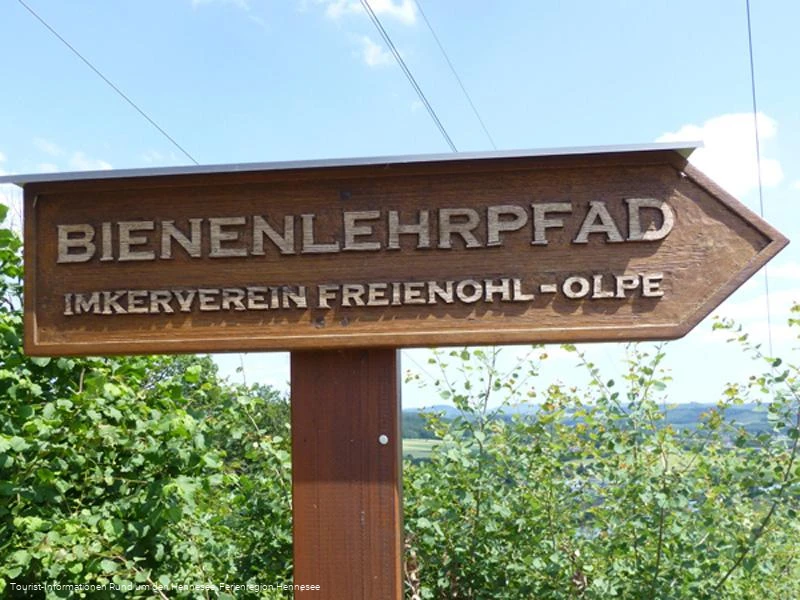 Bienenlehrpfad Freienohl Schild