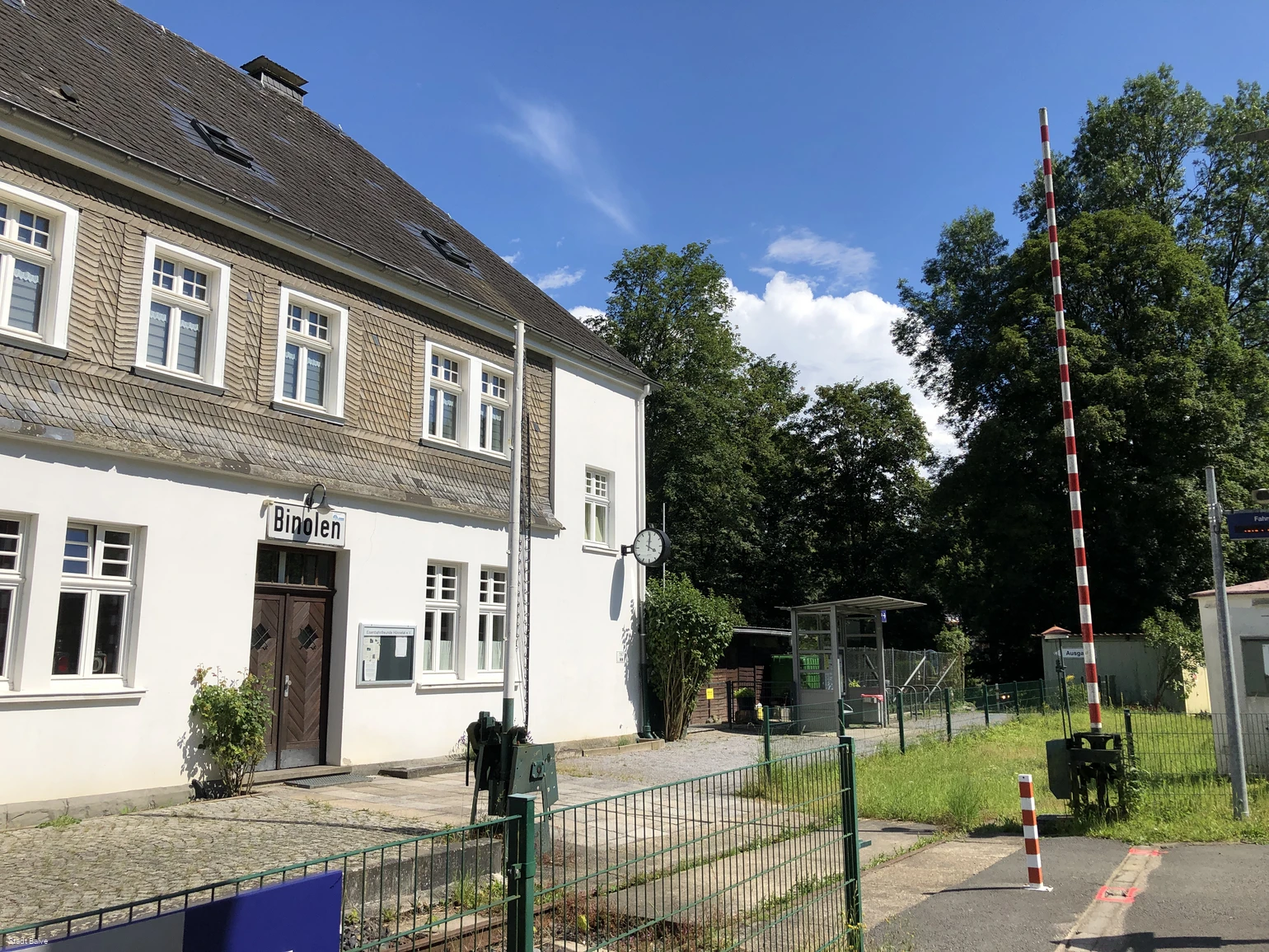  Bahnhofempfangsgebäude Binolen