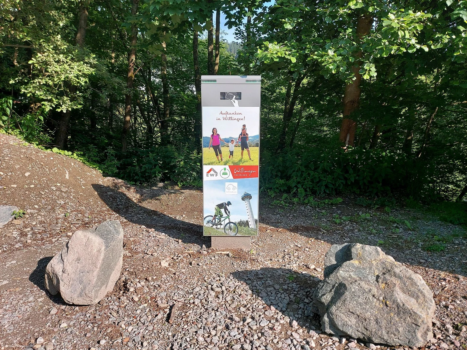 Original E-Ladesäule K1 Copyright Tourist-Information Willingen CC BY-SA.jpg