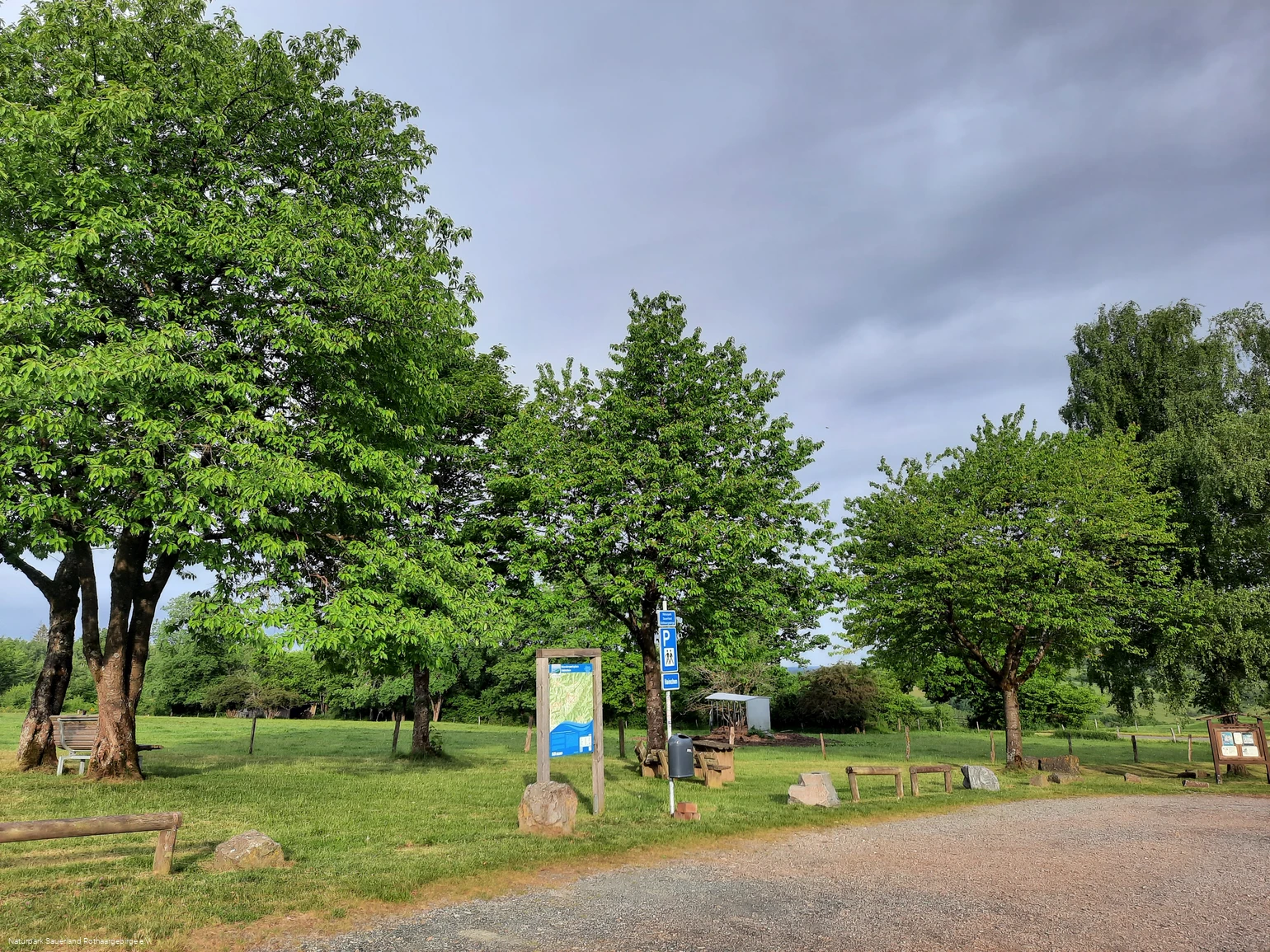 Oberhalb von Hainchen findet sich der Wanderparkplatz