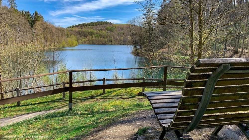 Eines der Waldsofas an der Fürwiggetalsperre