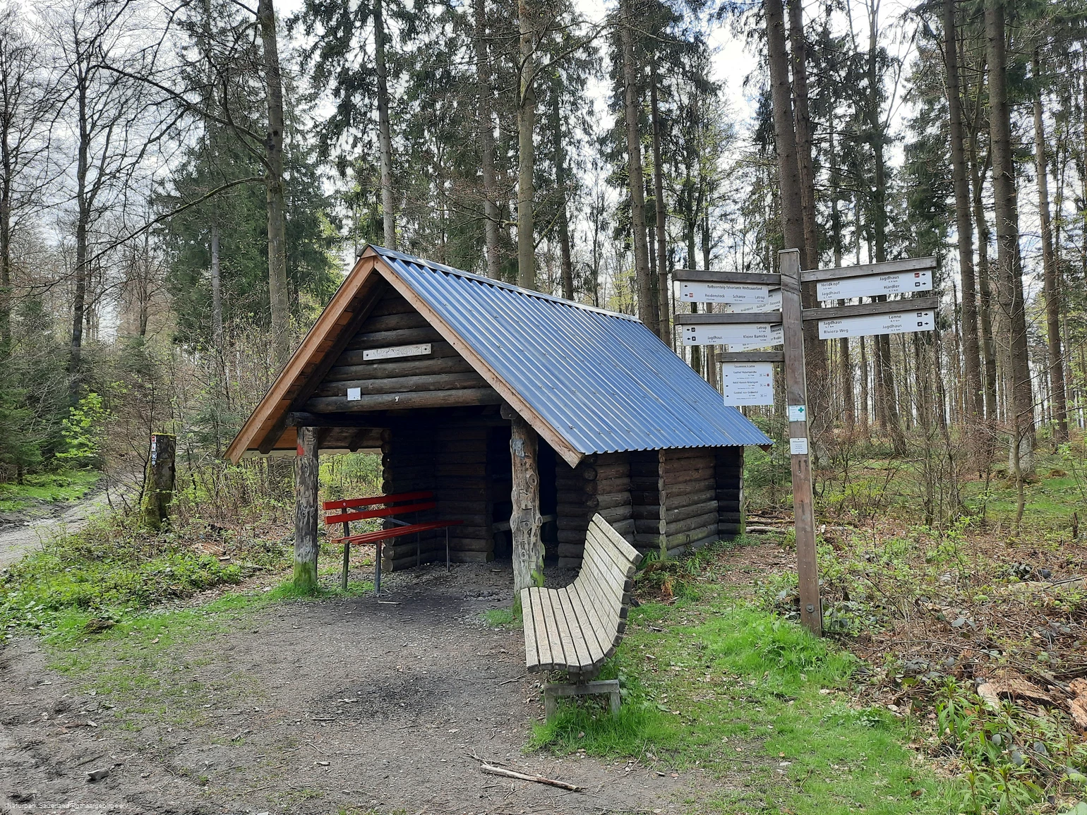 Mitten im Wald gelegen - Schutzhütte Millionenbank