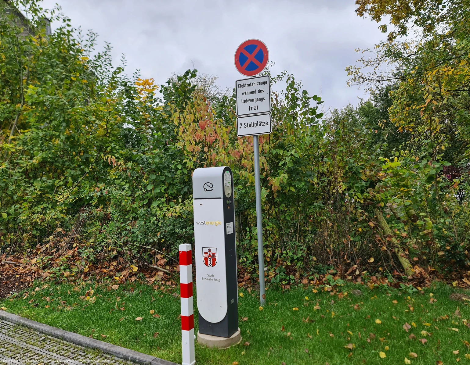 E-Auto-Ladesäule am Holz- und Touristikzentrum Schmallenberg
