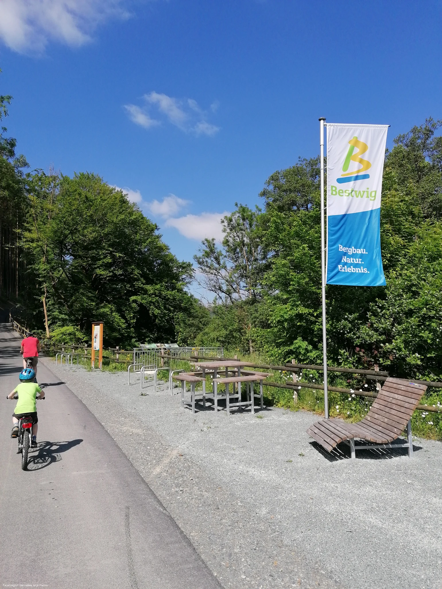 Rastplatz RuhrtalRadweg Schieferbau Nuttlar