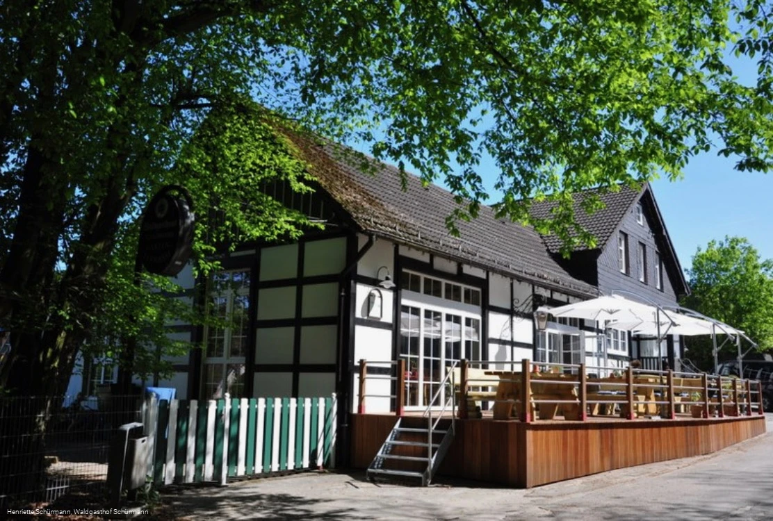 Waldgasthof Schürmann Front mit Terrasse