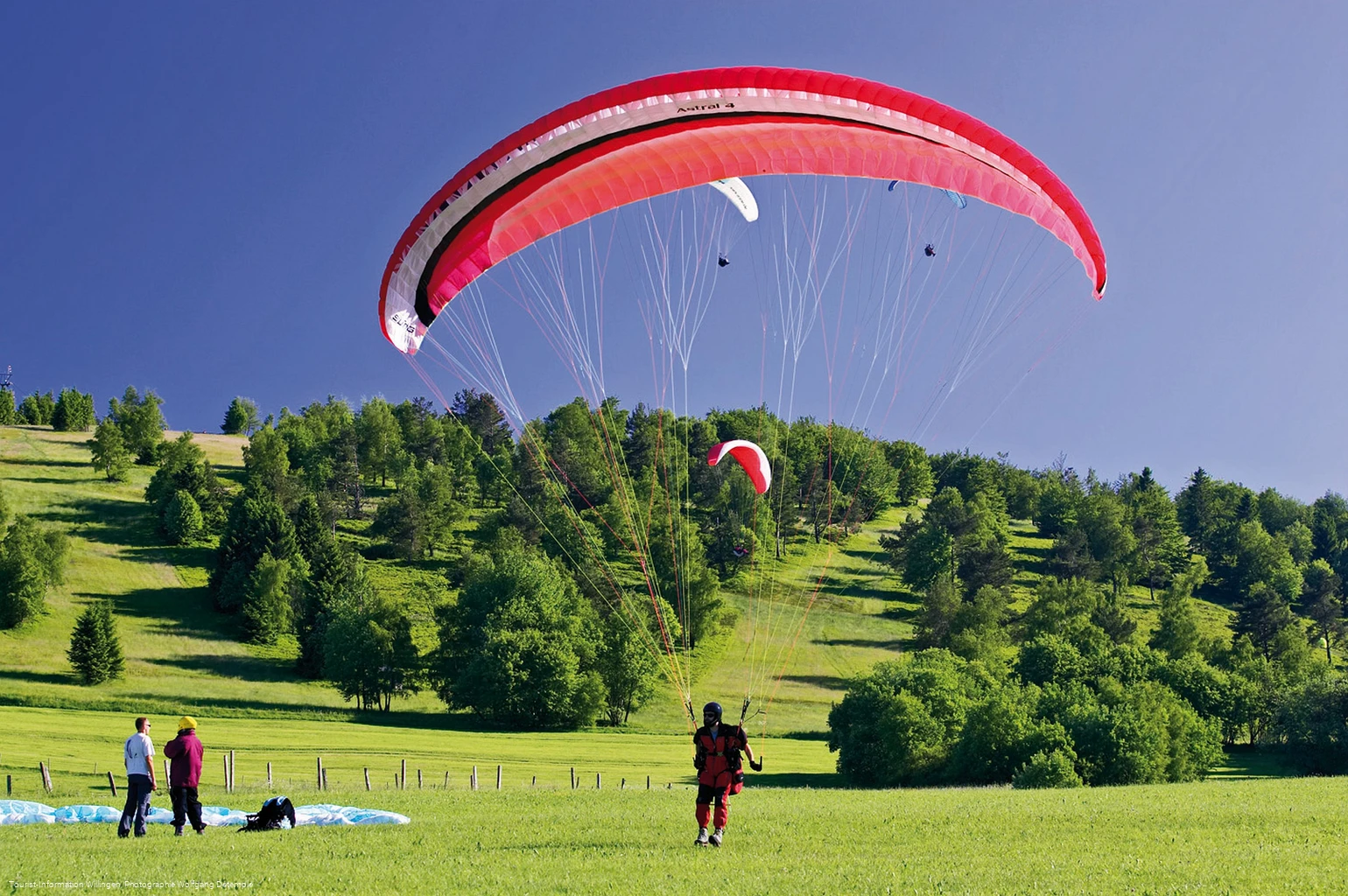 gleitschirmfliegen-willingen c) wolfgang-detemple-tourist-information-willingen.jpg