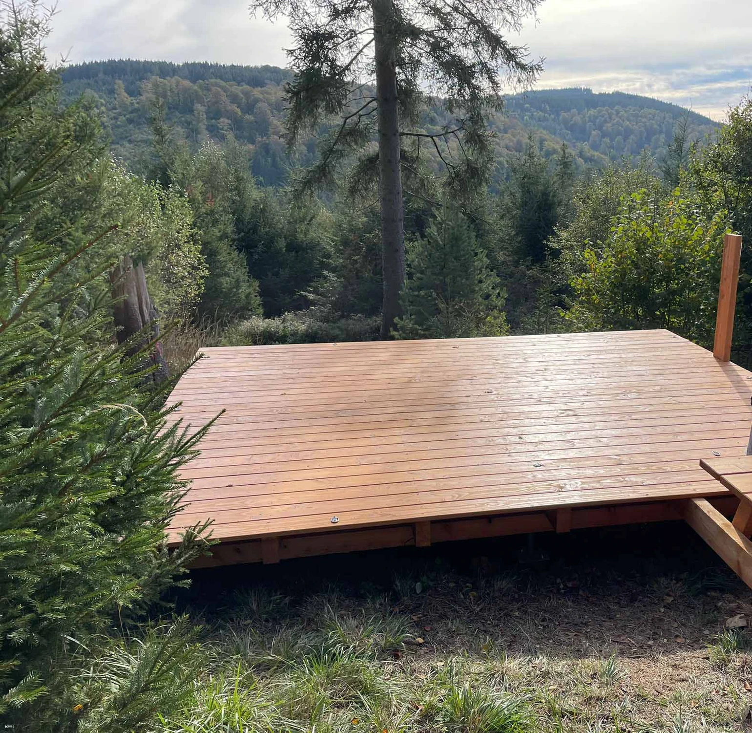 Feuereiche Trekkingplatz.jpg Feuereiche Trekkingplatz.jpg