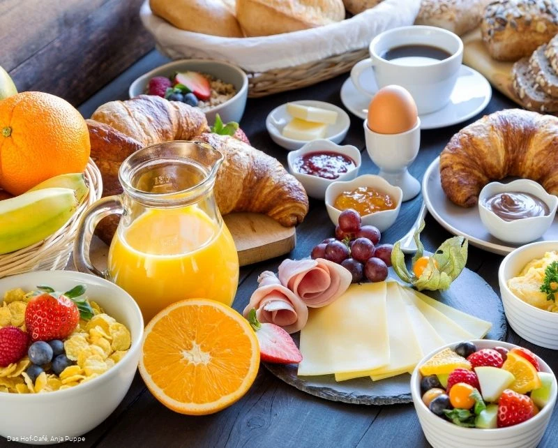 Das Hof-Cafe Frühstück.jpg Das Hof-Cafe Frühstück.jpg