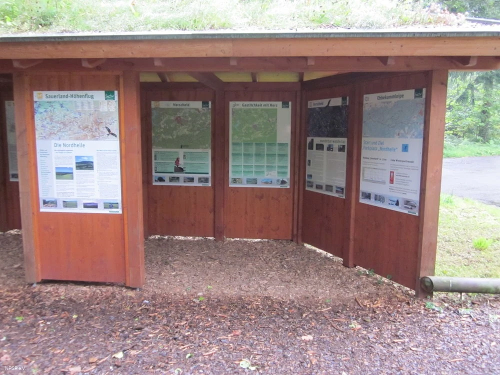 Informationshütte an Wanderparkplatz Nordhelle Informationshütte an Wanderparkplatz Nordhelle