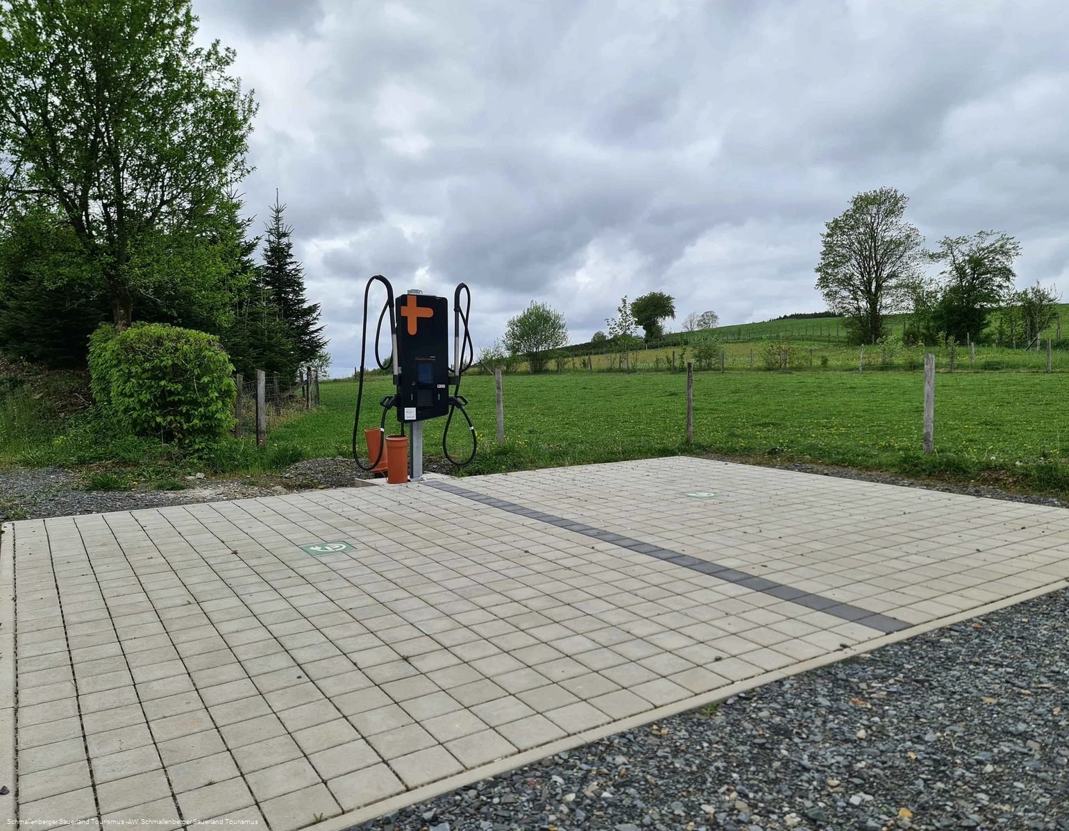 E-Auto-Ladesäule am Brande