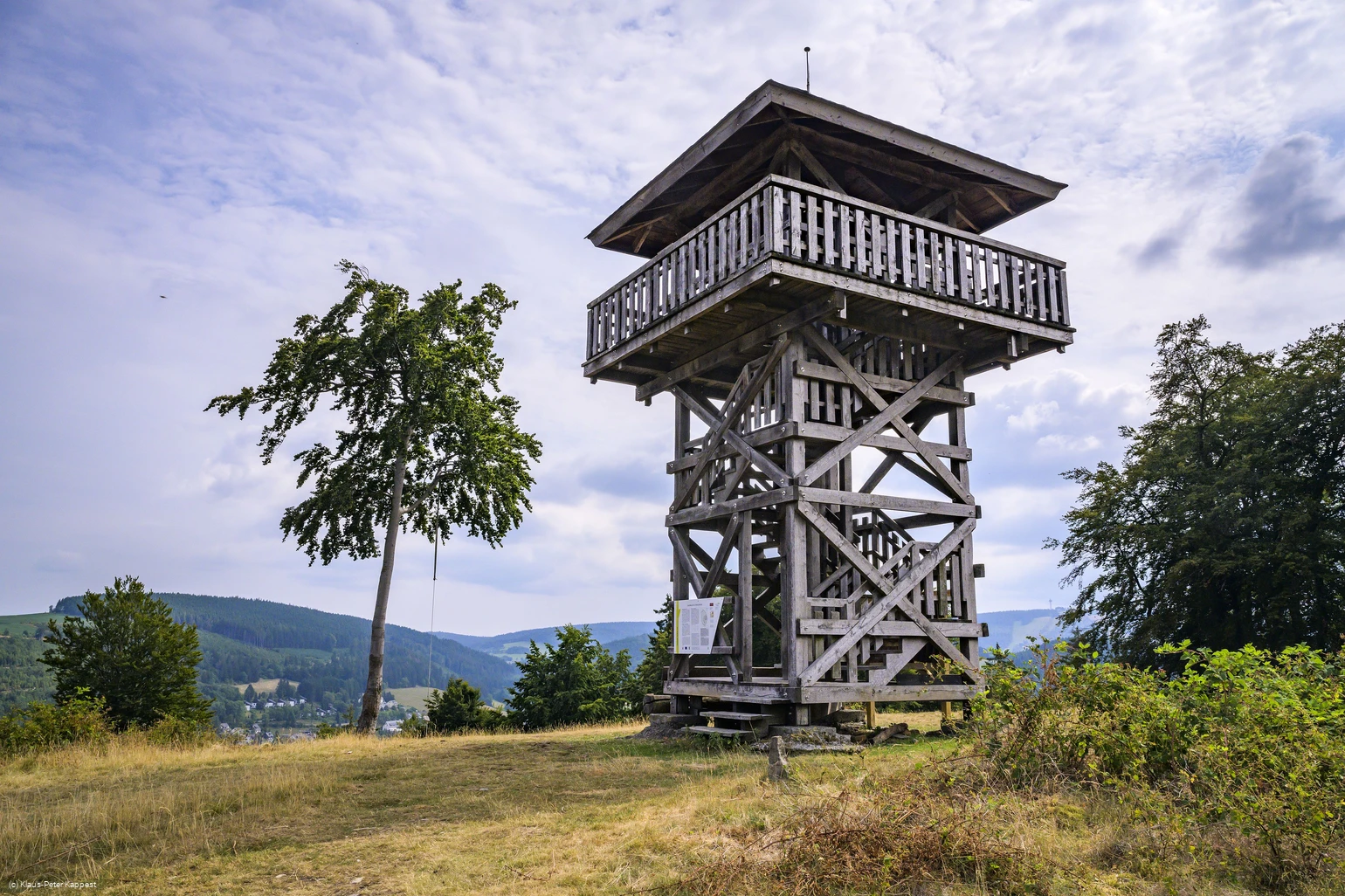 aussichtsturm-schwalenburg c) klaus-peter-kappest-sauerland-wanderdoerfer.jpg