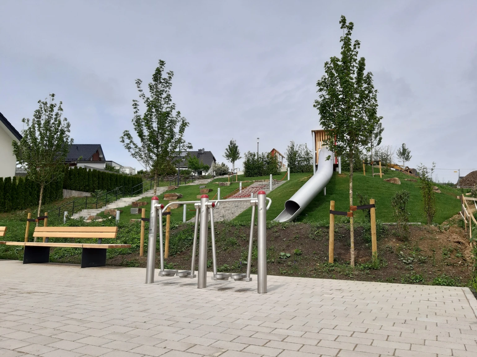 Mehrgenerationen-Spielplatz Östlich Rathaus 1.jpg