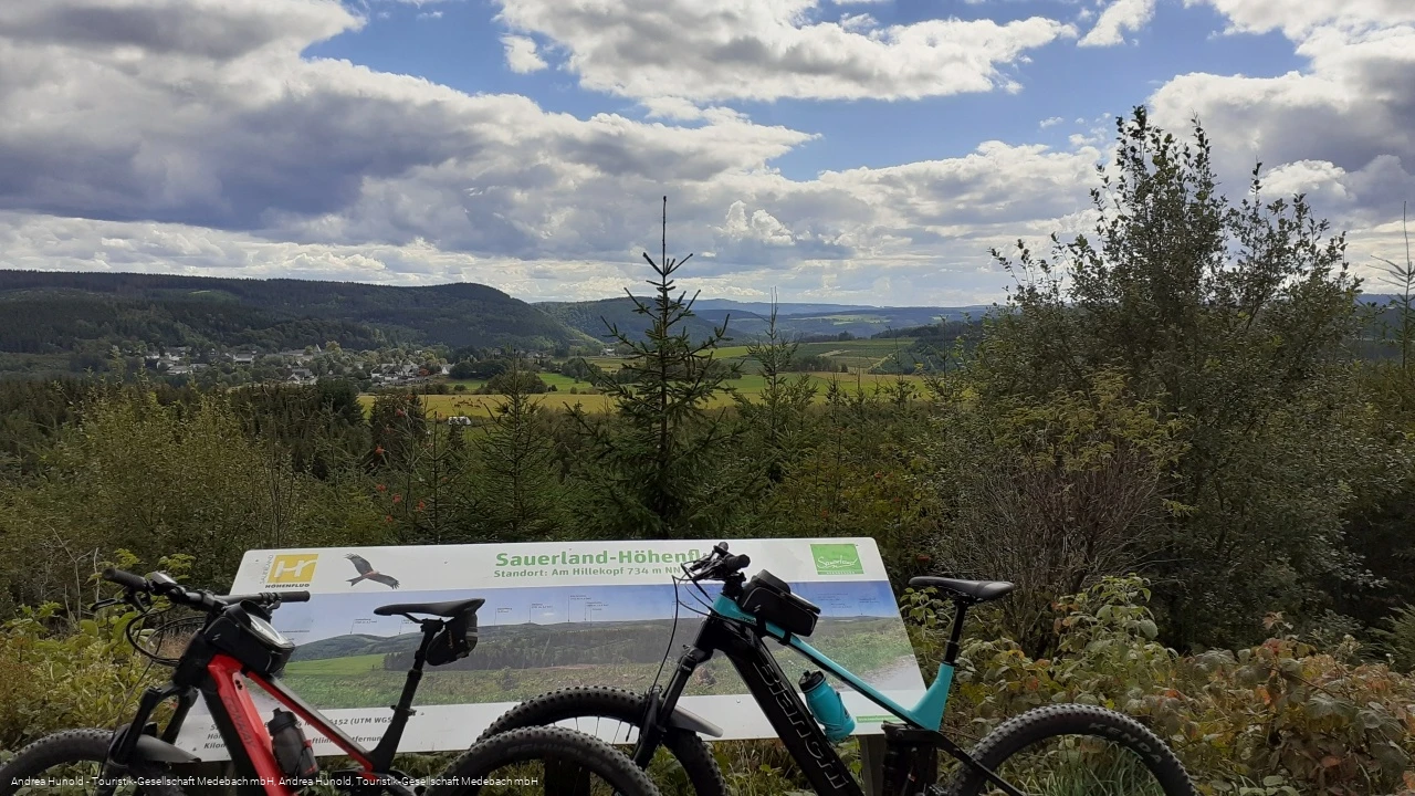 Aussichtspunkt Hillekopf in Medebach-Küstelberg Aussichtspunkt Hillekopf in Medebach-Küstelberg