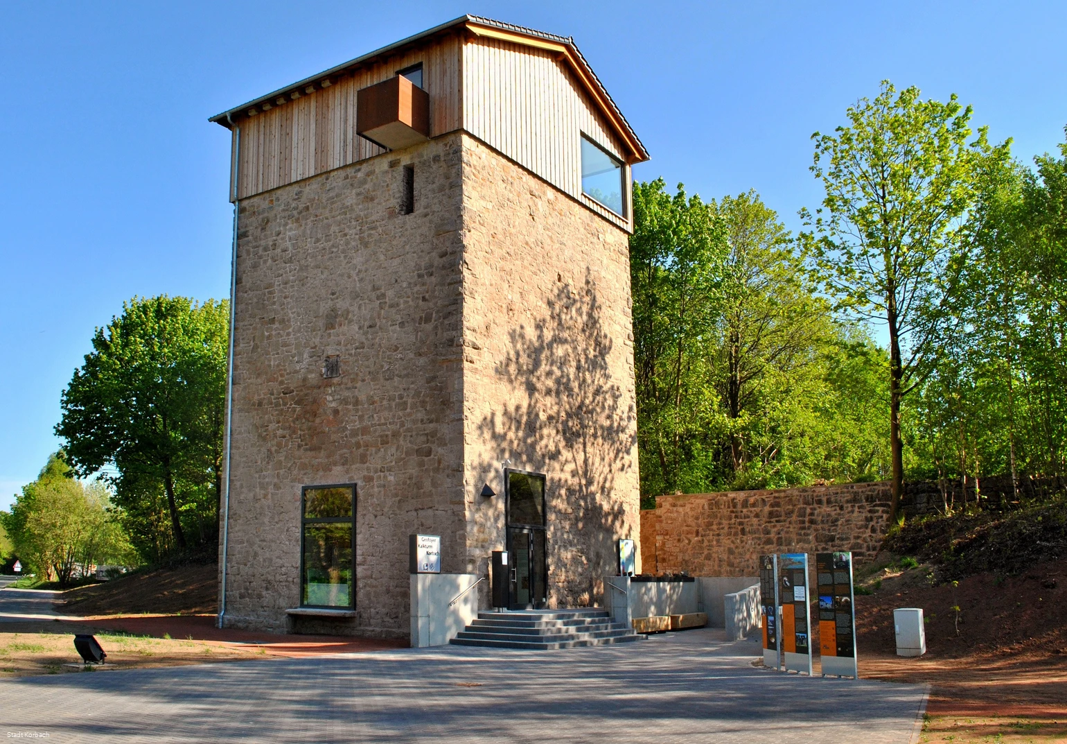 Die Korbacher Spalte - Fossilienfundstätte / Geofoyer Kalkturm Korbach