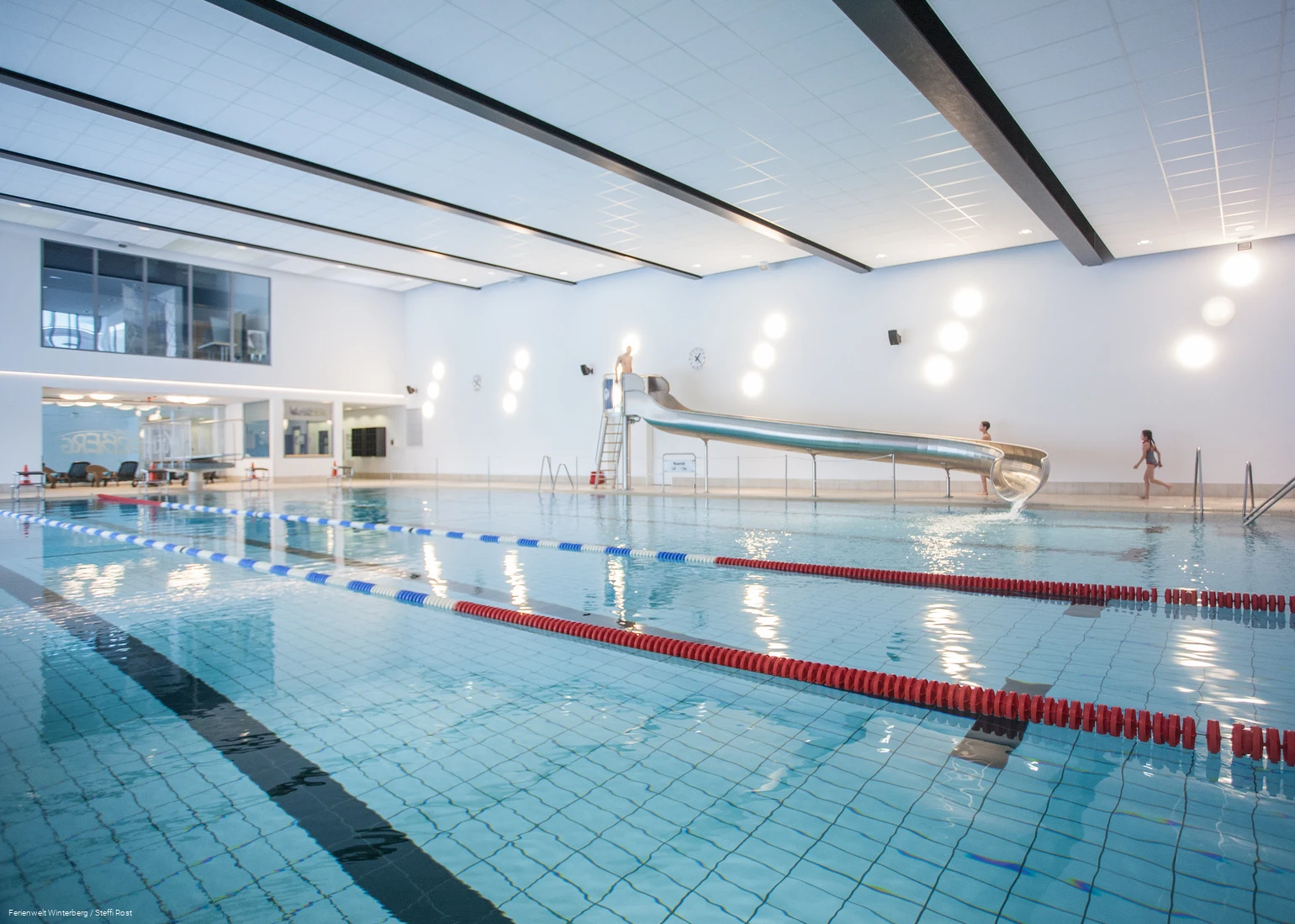 Schwimmbad Winterberg mit Rutsche