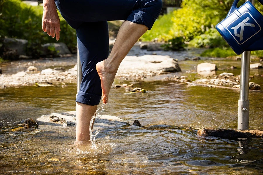 Sprung über das Wasser