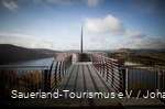 Het Aussichtsplattform Biggeblick aan het Biggesee.