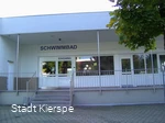 Der Eingang vom Hallenbad